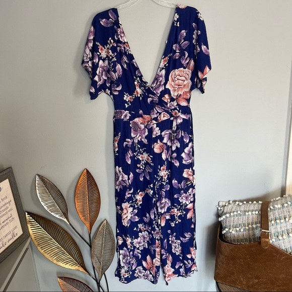 JOA Open-back Floral Print Jumpsuit In Cobalt Floral - Picture 2 of 11